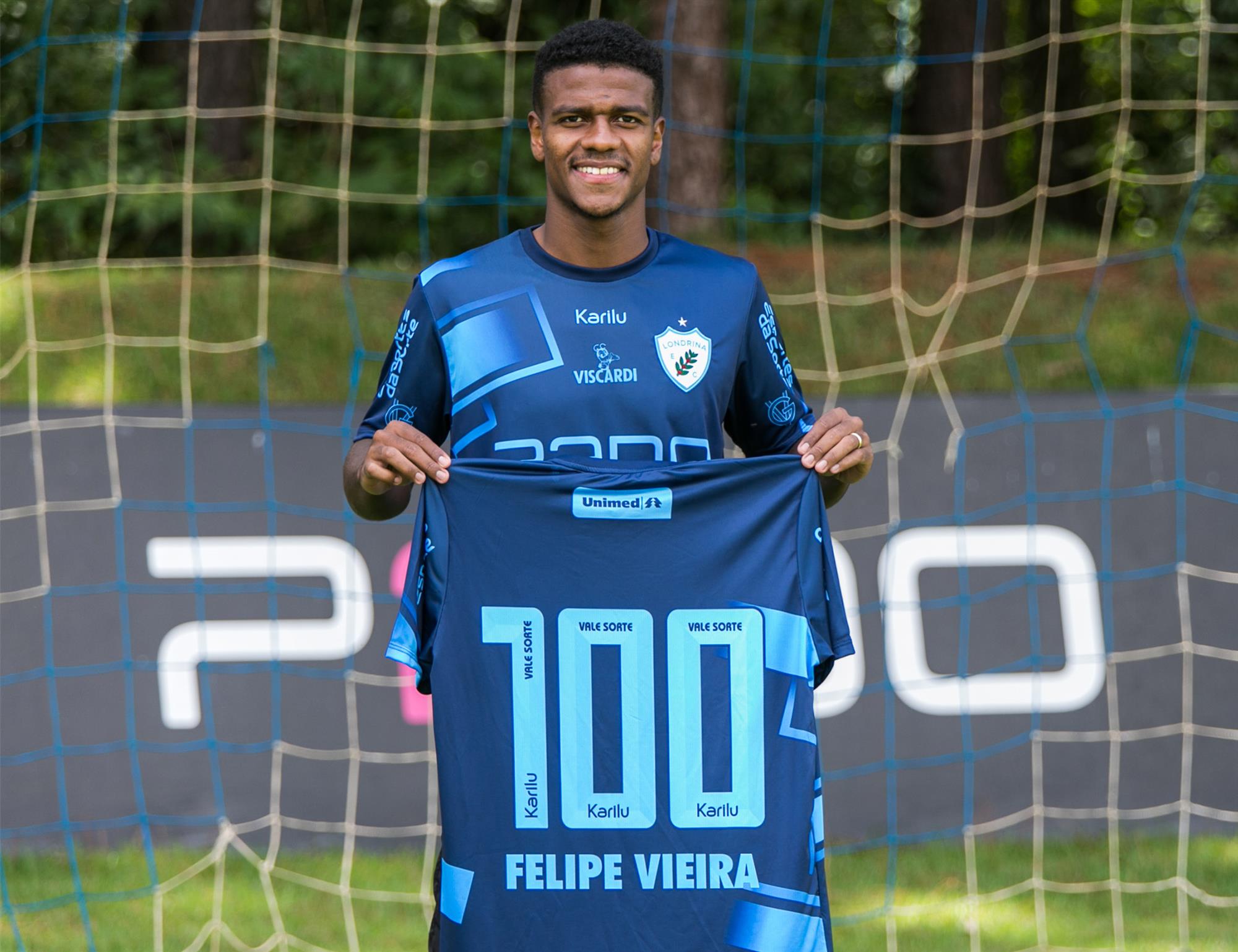 Felipe Vieira completa 100 jogos com a camisa do Tubarão